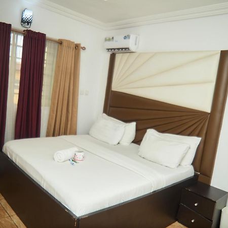 Vhs Vinchee Suites Lagos Exterior foto