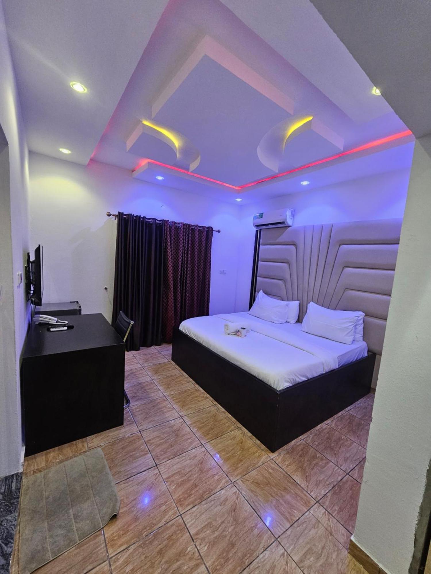 Vhs Vinchee Suites Lagos Exterior foto