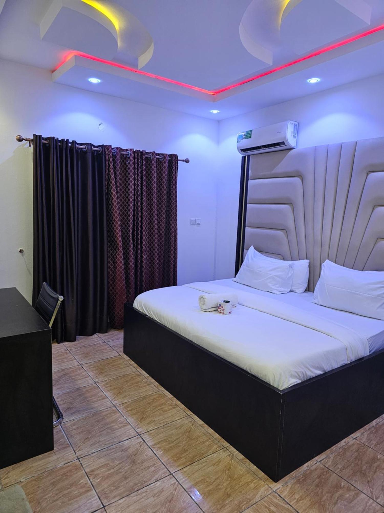 Vhs Vinchee Suites Lagos Exterior foto