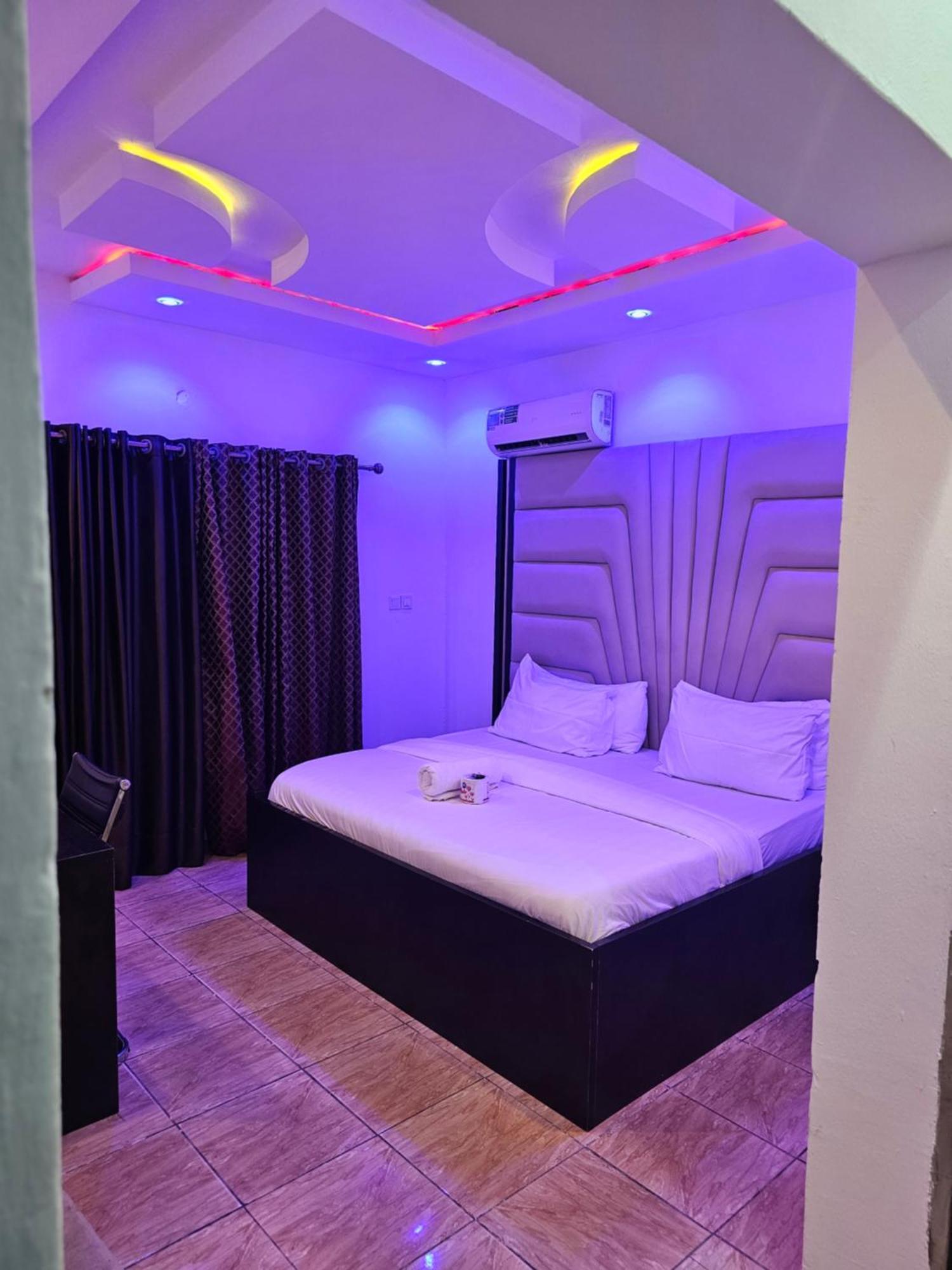 Vhs Vinchee Suites Lagos Exterior foto