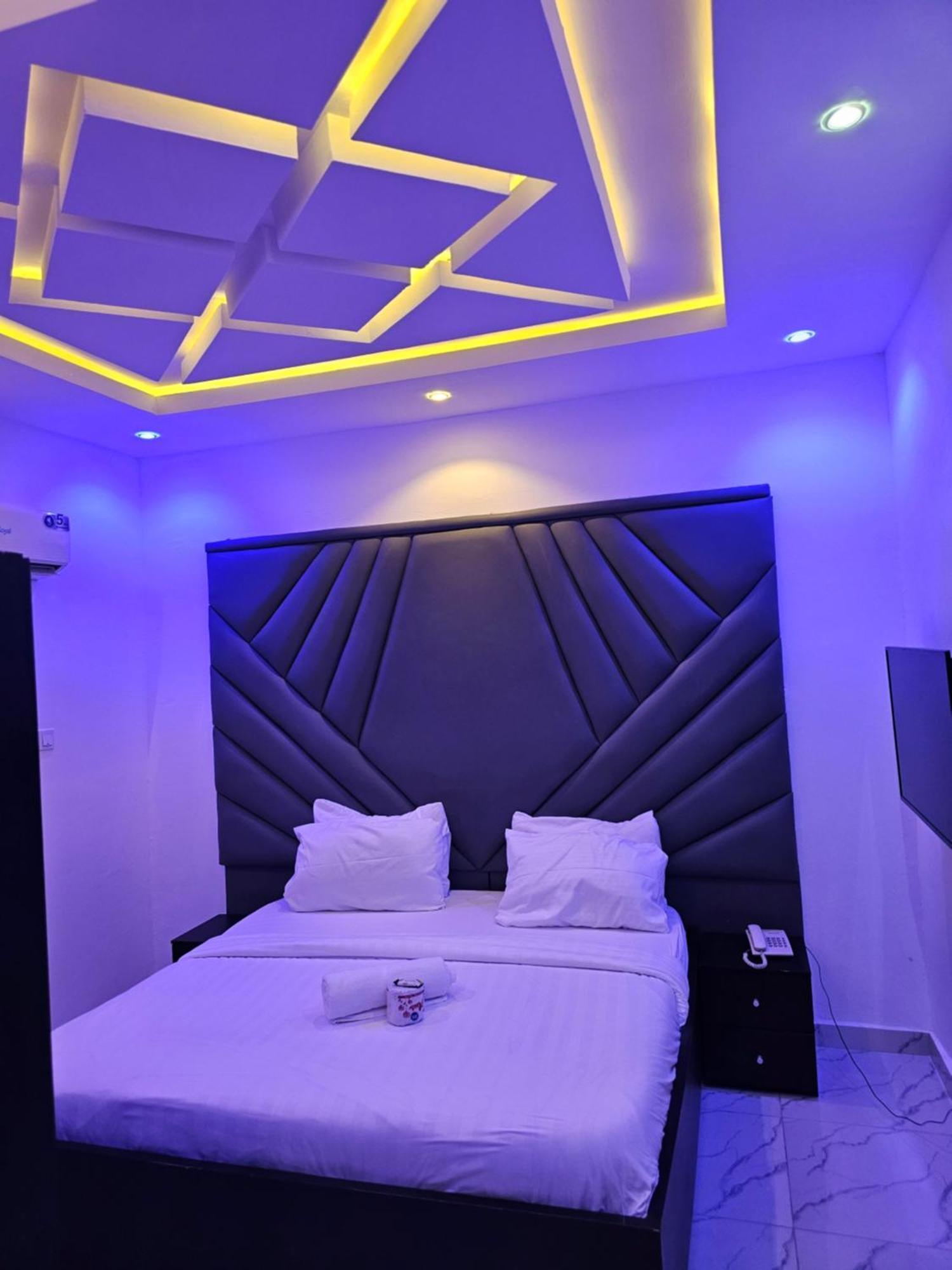 Vhs Vinchee Suites Lagos Exterior foto