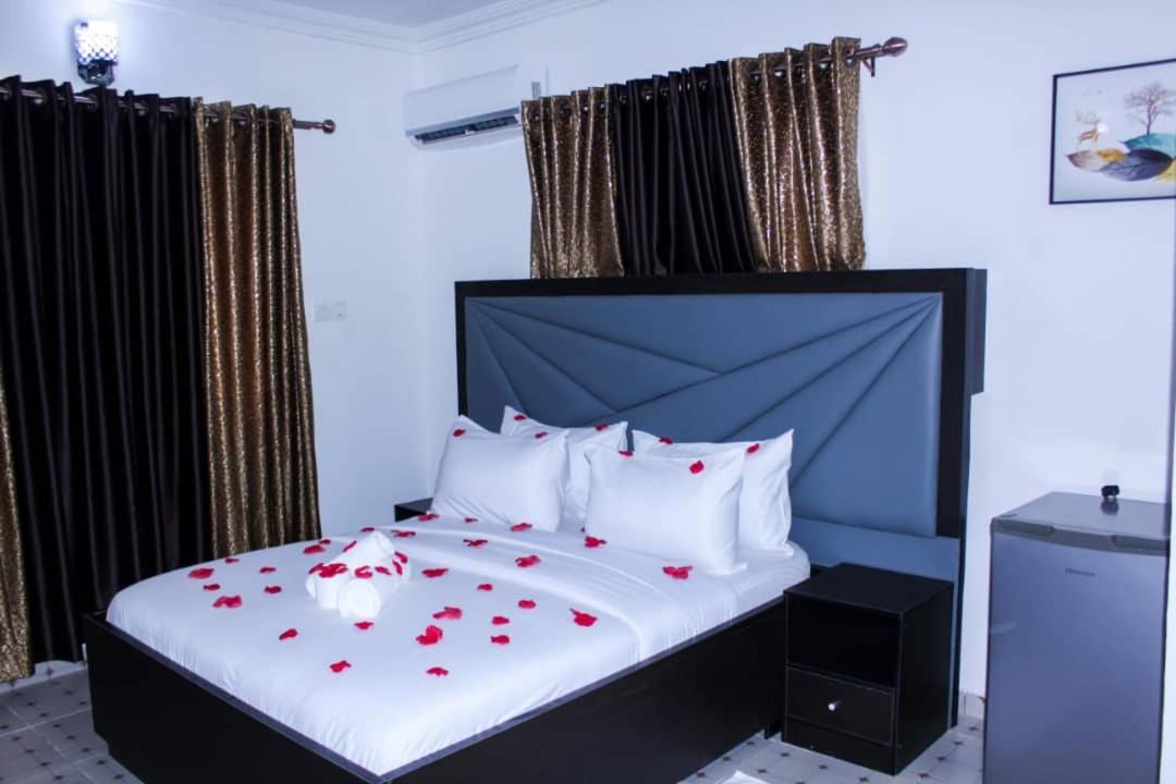 Vhs Vinchee Suites Lagos Exterior foto