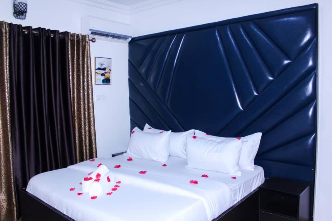Vhs Vinchee Suites Lagos Exterior foto