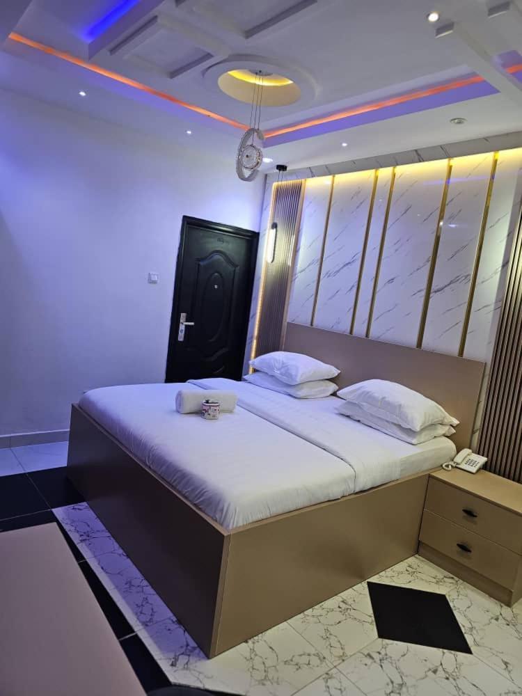 Vhs Vinchee Suites Lagos Exterior foto