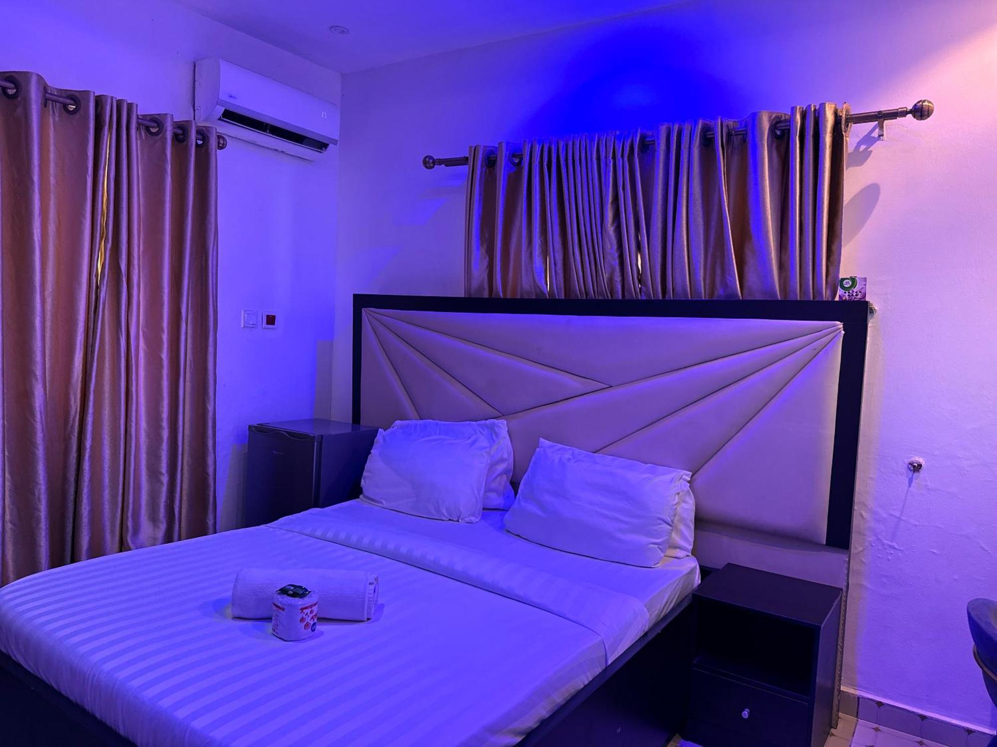 Vhs Vinchee Suites Lagos Exterior foto